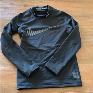 EUC boys Nike M long sleeve cold weather
